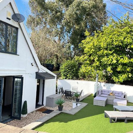 2 Bedroom Cosy Cottage With Hot Tub In Hambrook Close To Bristol City Centre Экстерьер фото