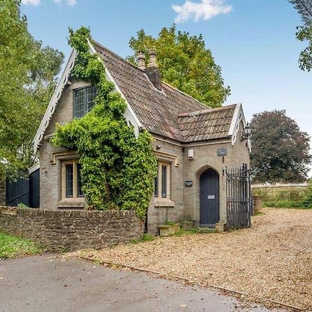 2 Bedroom Cosy Cottage With Hot Tub In Hambrook Close To Bristol City Centre Экстерьер фото