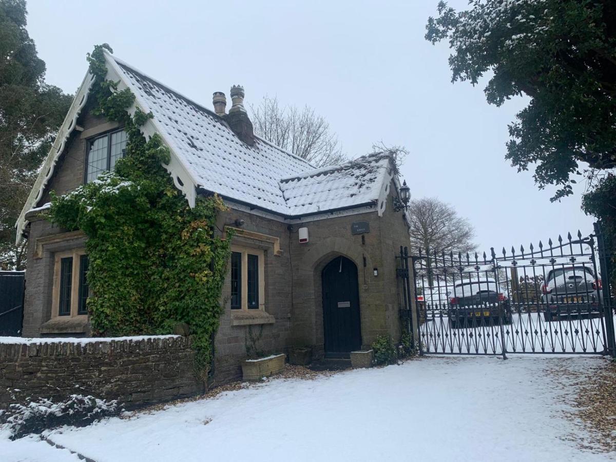 2 Bedroom Cosy Cottage With Hot Tub In Hambrook Close To Bristol City Centre Экстерьер фото