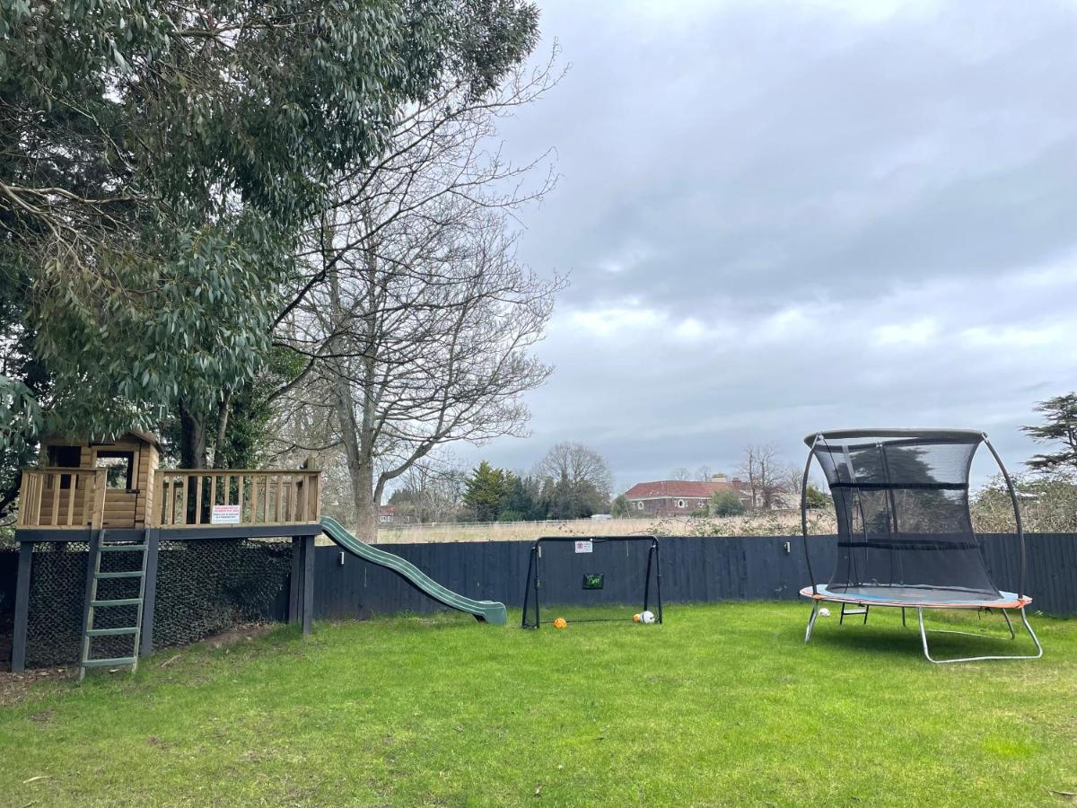 2 Bedroom Cosy Cottage With Hot Tub In Hambrook Close To Bristol City Centre Экстерьер фото