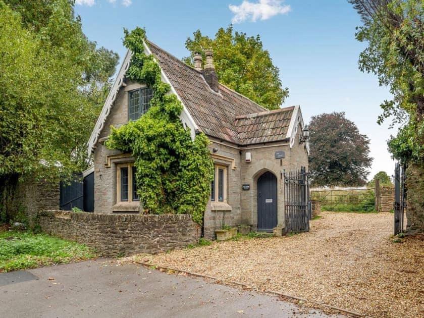 2 Bedroom Cosy Cottage With Hot Tub In Hambrook Close To Bristol City Centre Экстерьер фото