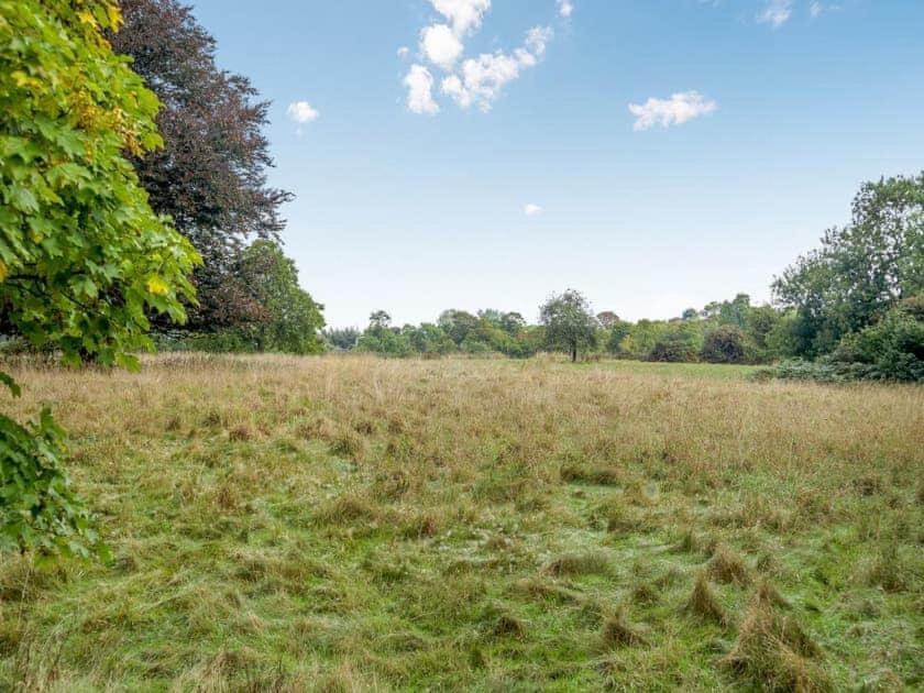 2 Bedroom Cosy Cottage With Hot Tub In Hambrook Close To Bristol City Centre Экстерьер фото