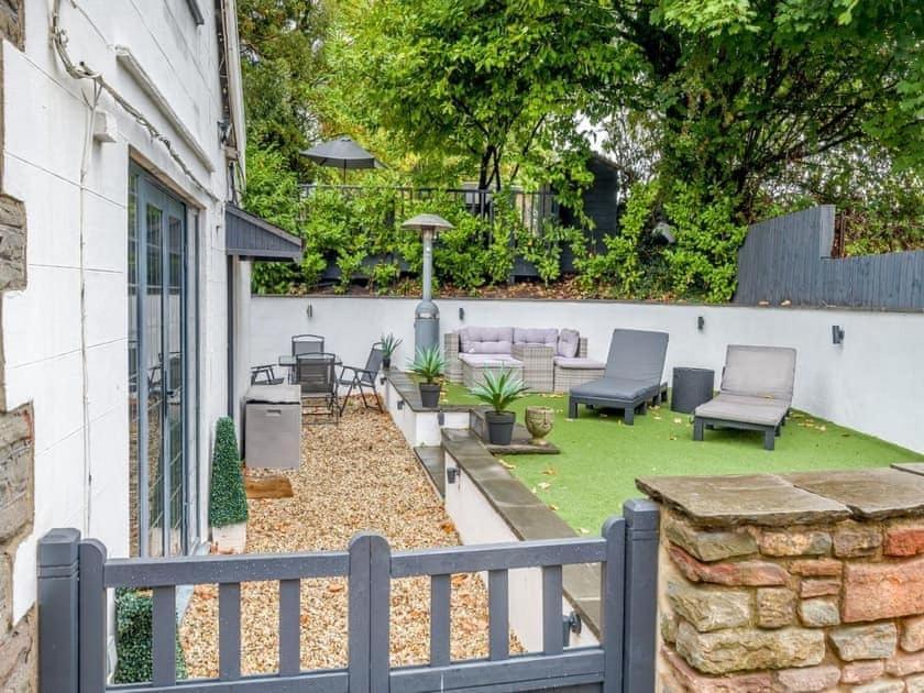 2 Bedroom Cosy Cottage With Hot Tub In Hambrook Close To Bristol City Centre Экстерьер фото